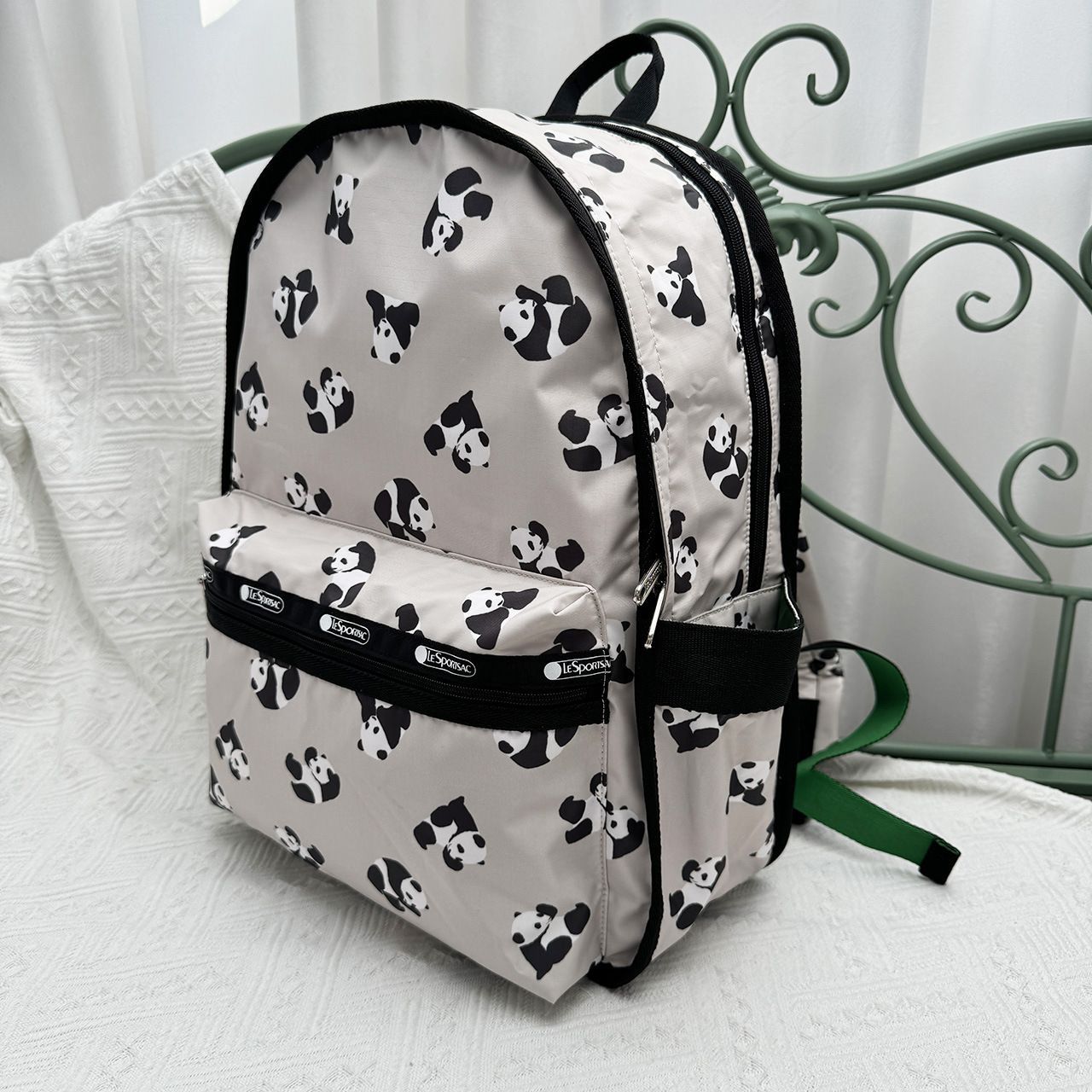 LeSportsac リュックサック　パンダ柄 LeSportsac レスポートサックリュックサック リュックバッグ