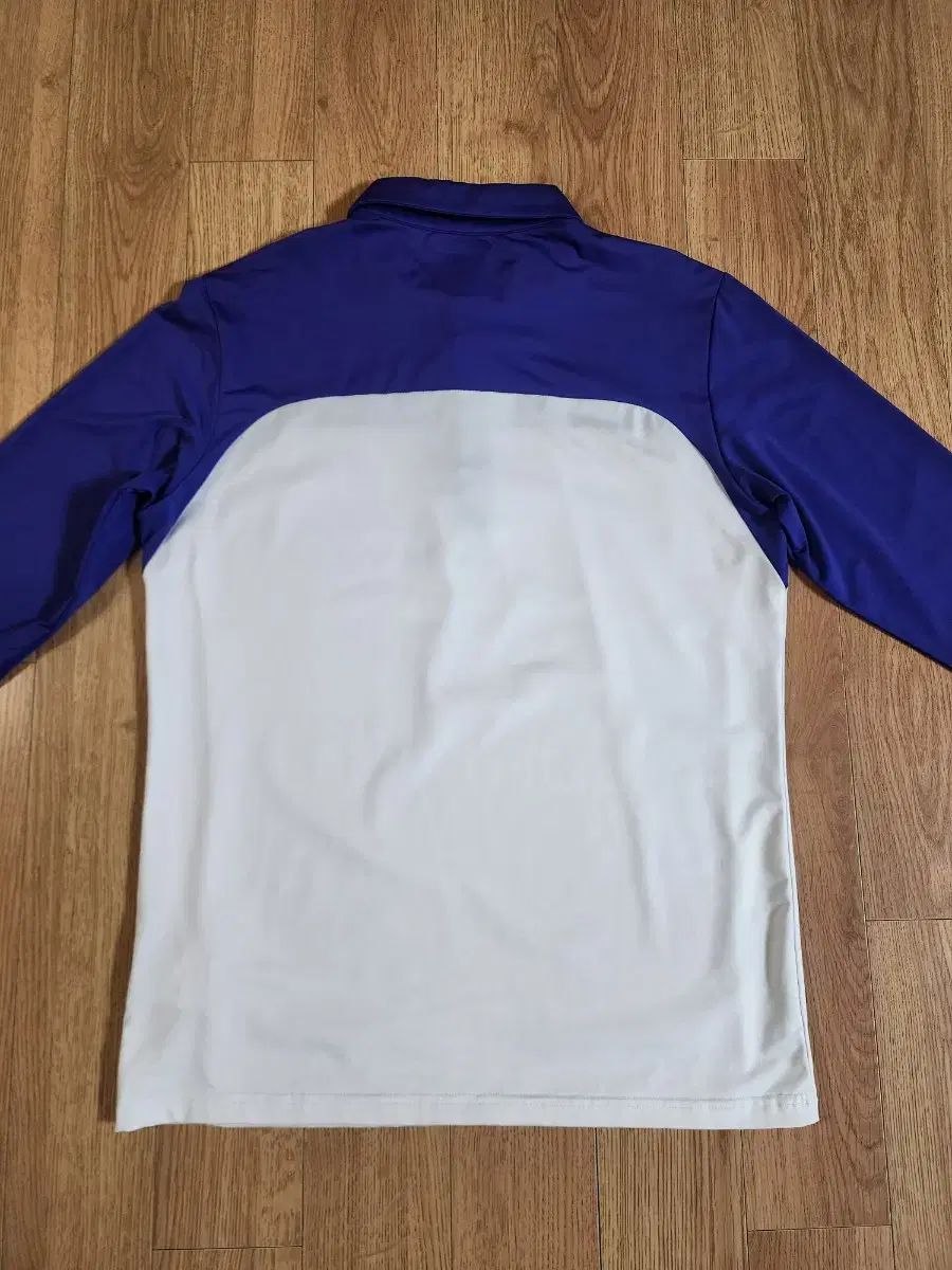襟付きTシャツ