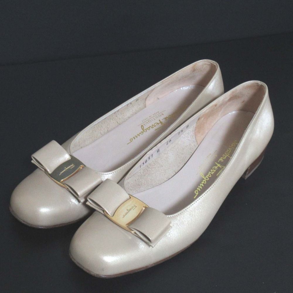 極美品 Salvatore ferragamo ヴァラ リボン パンプス 6C Salvatore Ferragamo - 【美品】◇フェラガモ◇ ヴァラリボン