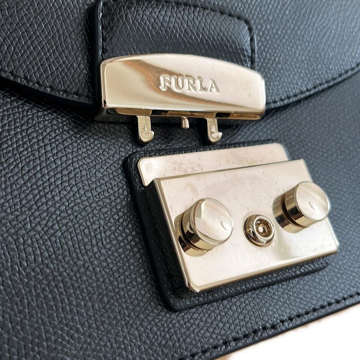美品★送料無料★ フルラ FURLA レザー メトロポリスミニ ショルダーバッグ チェーンショルダーバッグ★