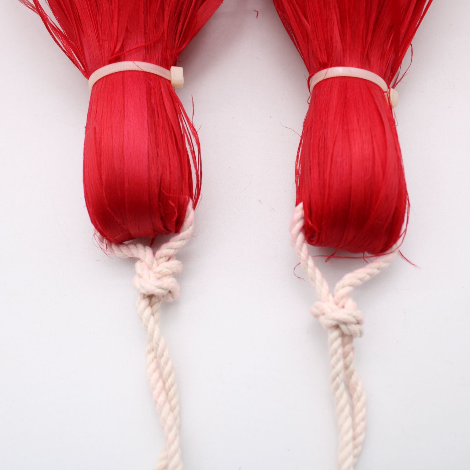 フラダンス 小物】レッド イイ モレ ハンドタッセル 赤 ポンポン