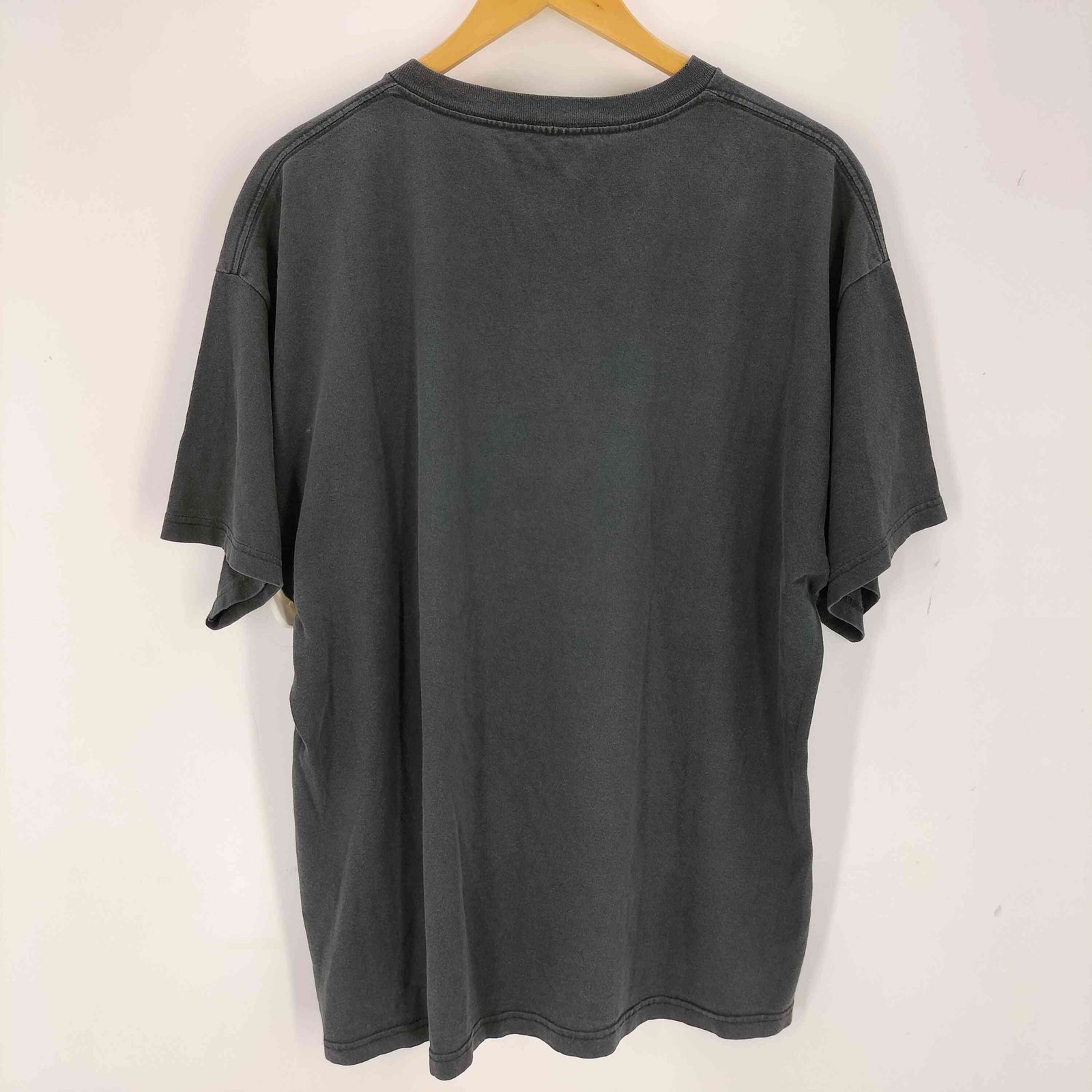USED古着(ユーズドフルギ) {{homage}} S/S USA製 フロントデザインプリントクルーネッ 中古 古着 0823 USED古着(ユーズドフルギ) アーティストプリントクルーネックT