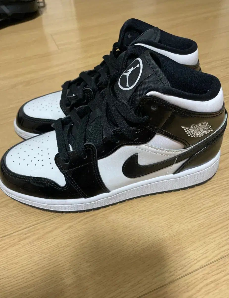 エアジョーダンミッドキラークジラ 235