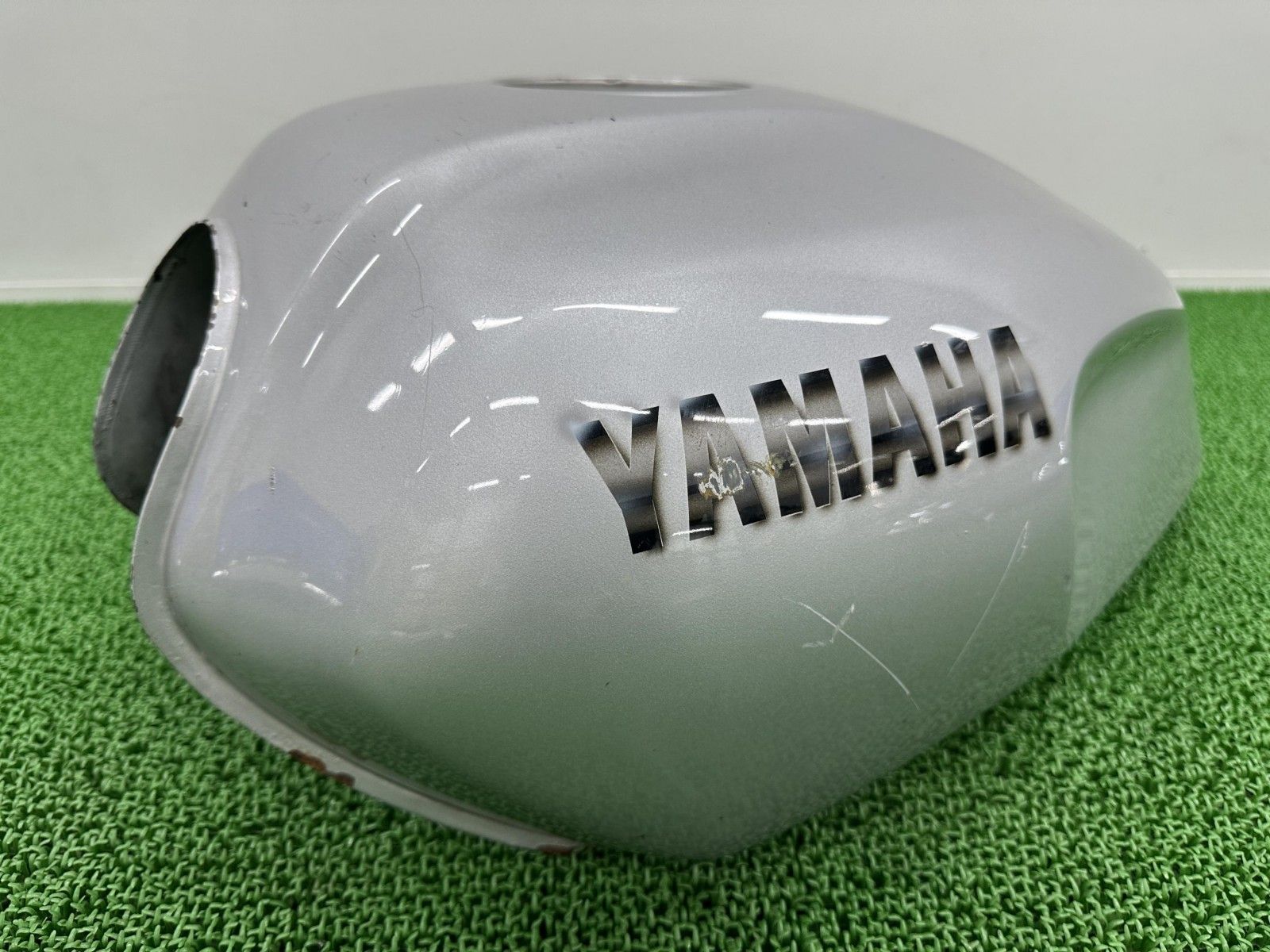 スポーツスター 48 純正タンク中古品 比較的美品です xl1200x 【並行