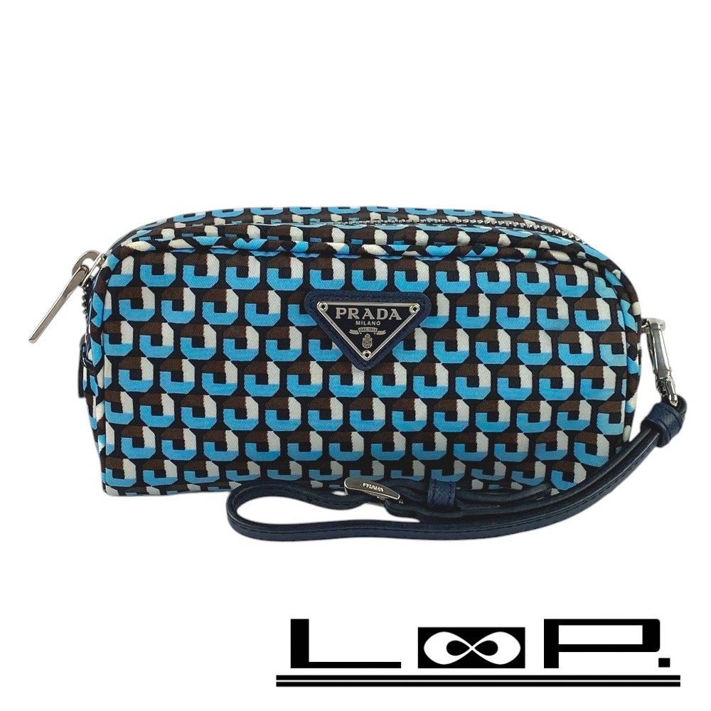 極美品✨三角プレート⁄人気】プラダ 化粧ポーチ 小物入れ ナイロン