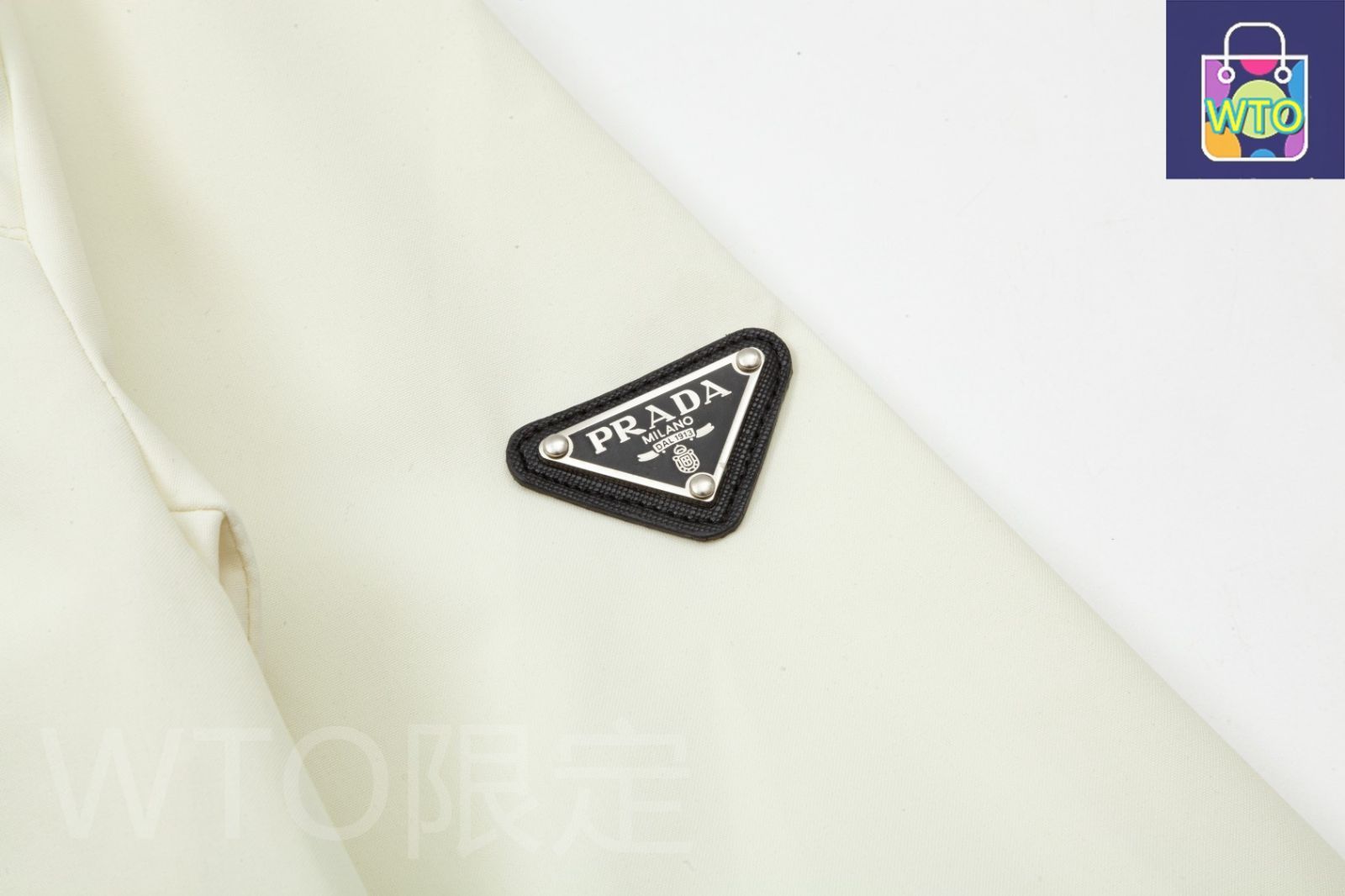 【送料込み】セール★PRADA★ロゴ 楽天市場】【新品同様】PRADA プラダ クロップド丈 Tシャツ ロゴ