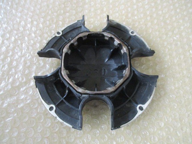 トヨタ 純正 アルミホイール用 中古センターキャップ 1個⁄1枚 13 トヨタ 純正 アルミホイール用 中古センターキャップ 1個⁄1枚 13
