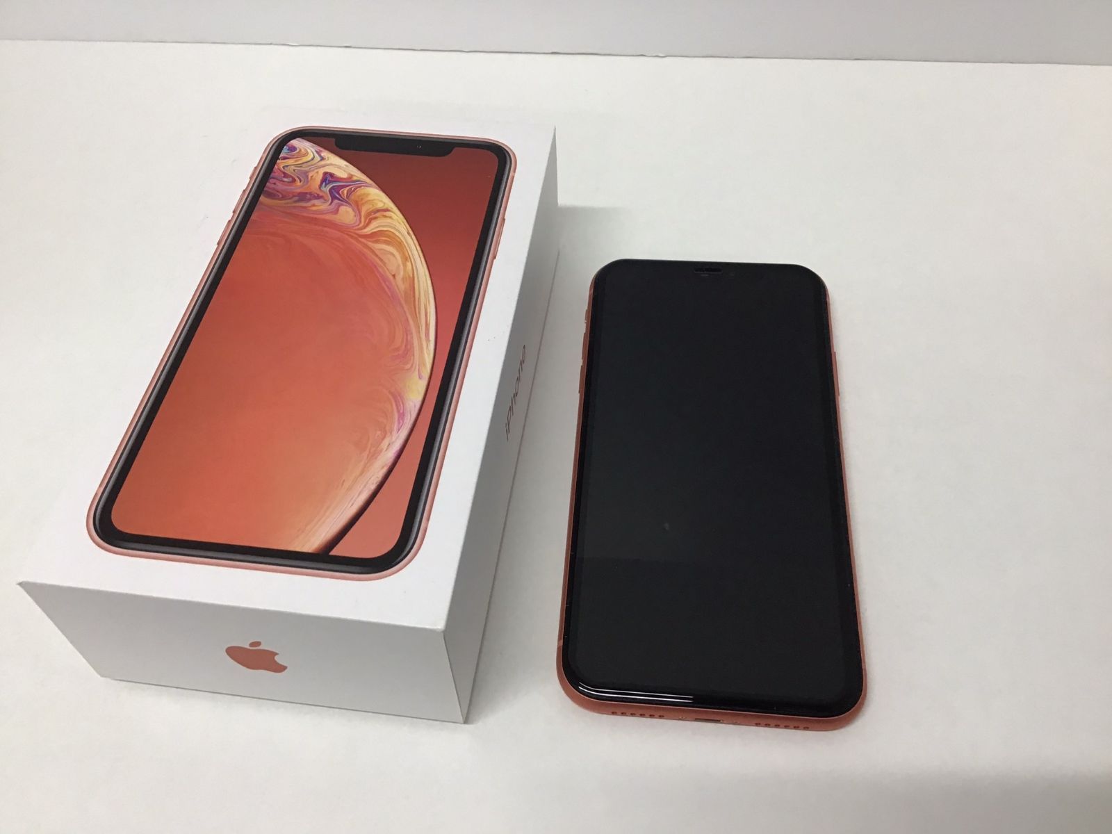 iPhone XR 64GB バッテリー93% SIMフリー レッド (173) iPhone XR 64GB バッテリー93% SIMフリー レッド (173)