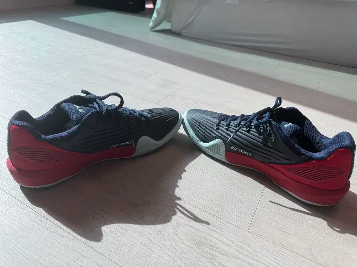 テニスシューズ