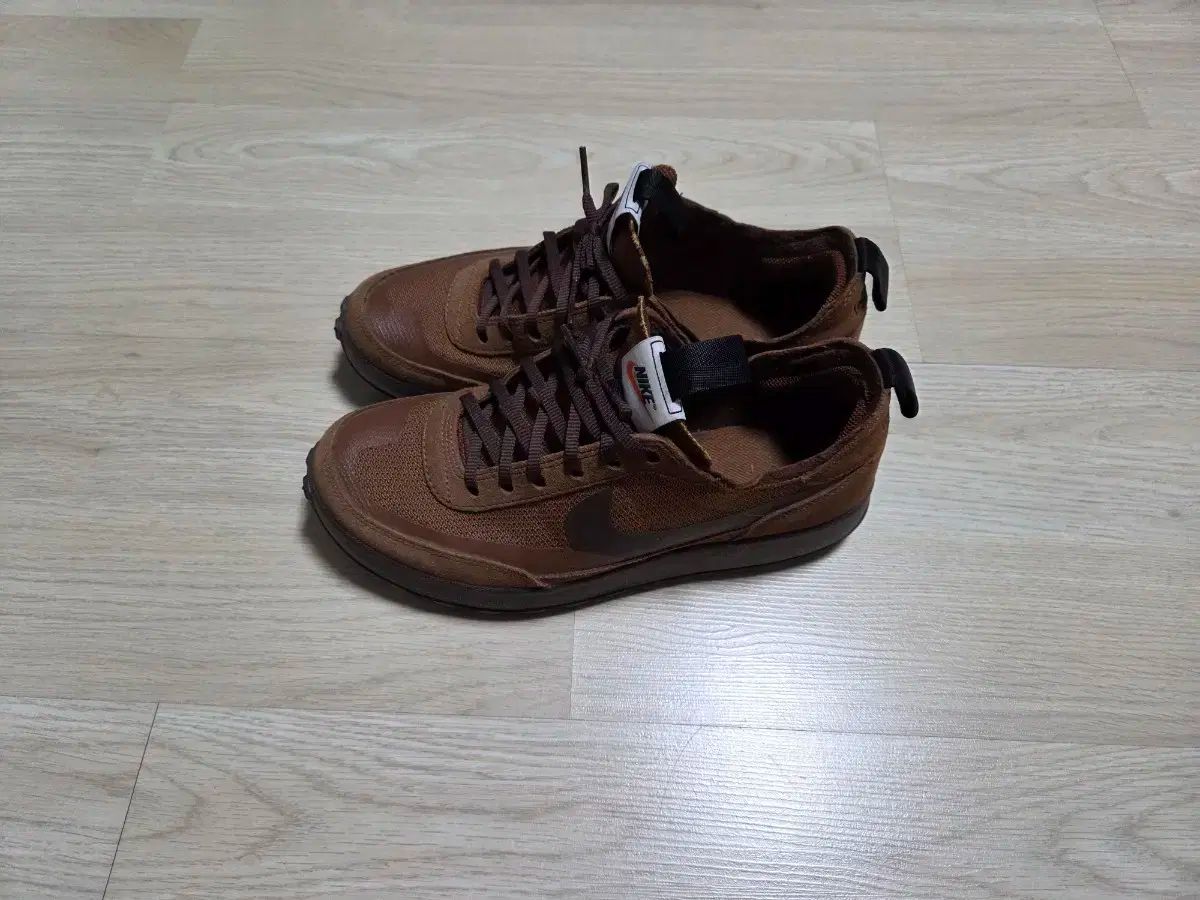 ナイキ トムサックス ブラウン 270