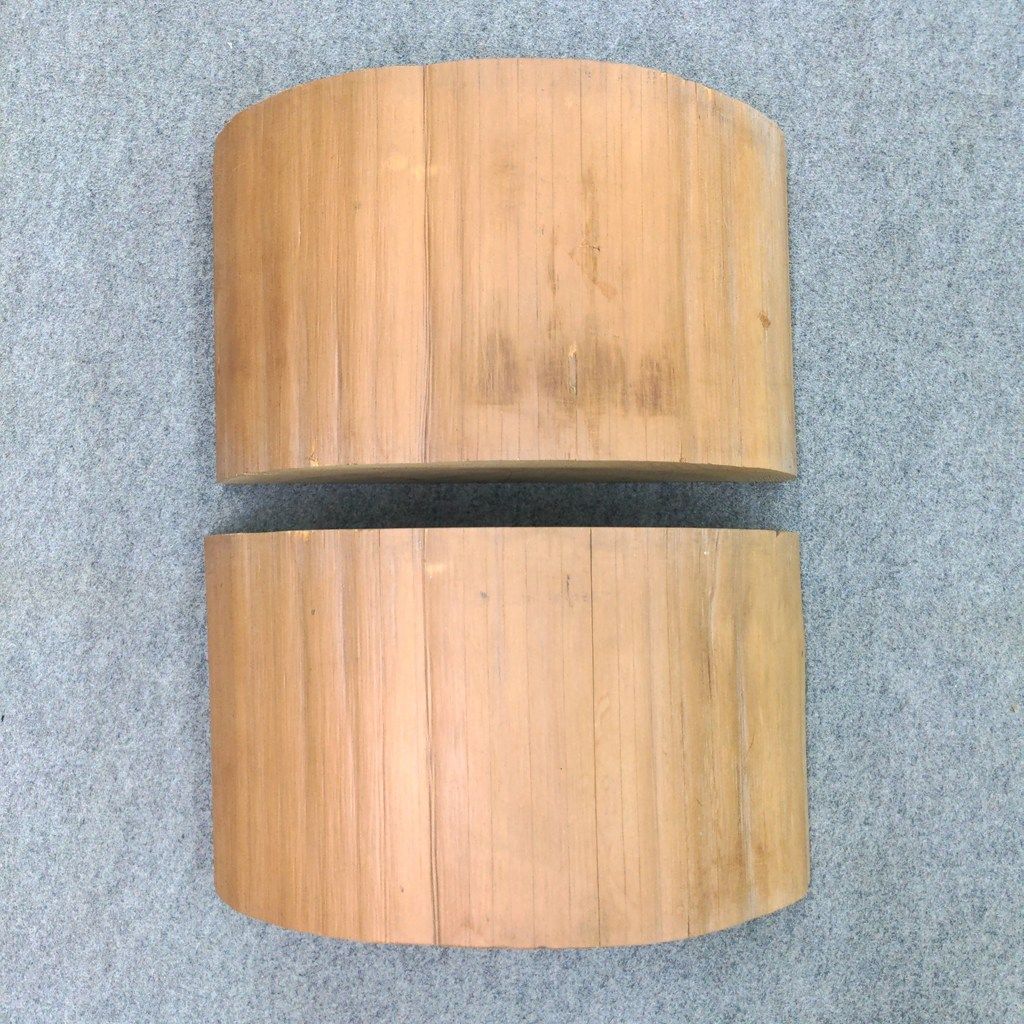 ベンチの脚 丸太脚