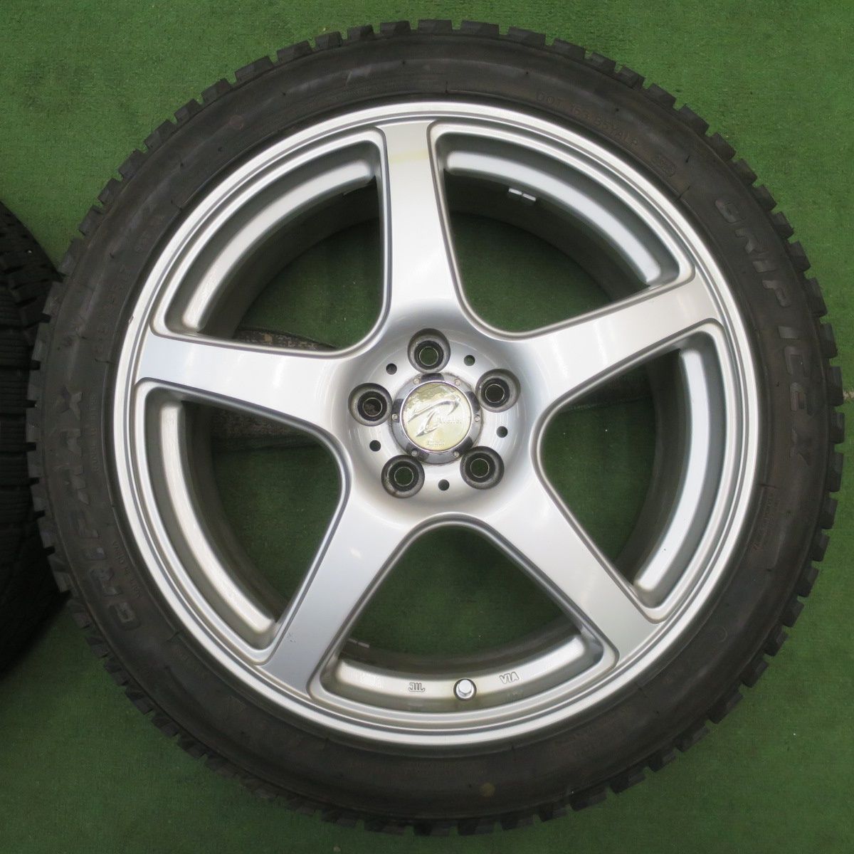 バリ溝 23年 キレイ 9.5分以上 プリウス 等 215 45R17 スタッドレス グリップマックス GRIP ICE X Treffer トレファー 17インチ PCD100 5H 5100201NJス