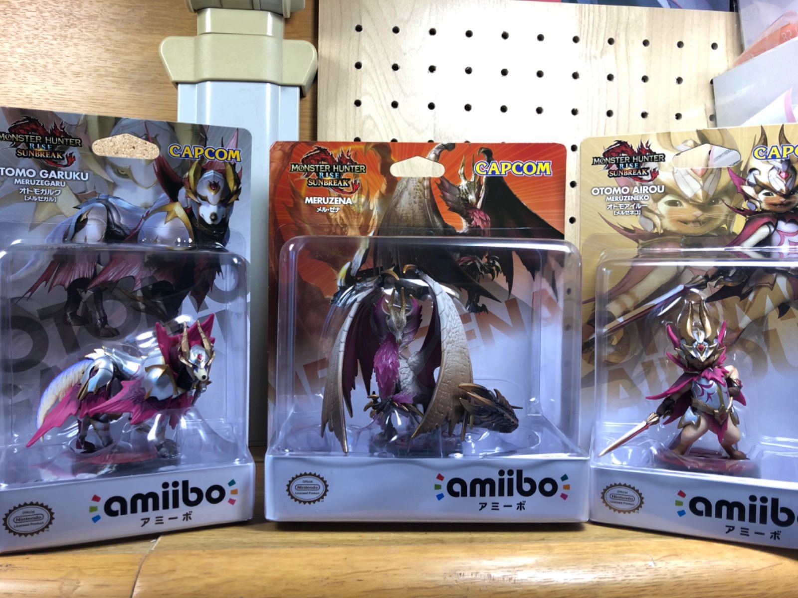 CAPCOM - 未開封amiibo メルゼナ ガルク アイルー 3体セット モンスターハンター 1620744381.jpg?1657811015
