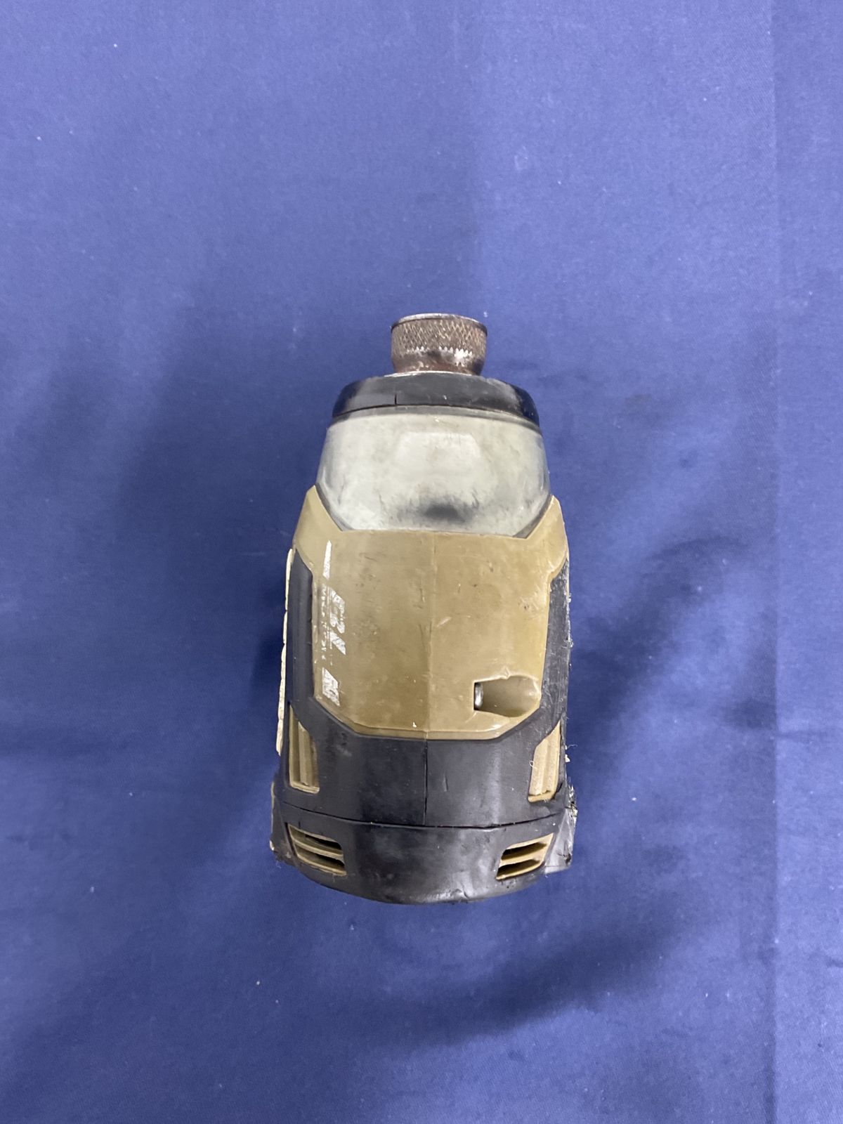 コードレスインパクトドライバー