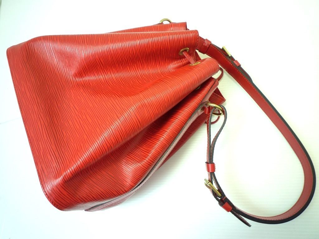 ルイヴィトン LOUIS VUITTON プチノエ M44107 エピ カバン ワンショルダー バッグ 巾着 斜め掛けバッグ ショルダーバッグ エピレザー カスティリアンレッド レッド LOUIS VUITTON（ルイ・ヴィトン） プチノエ エピ ショルダーバッグ