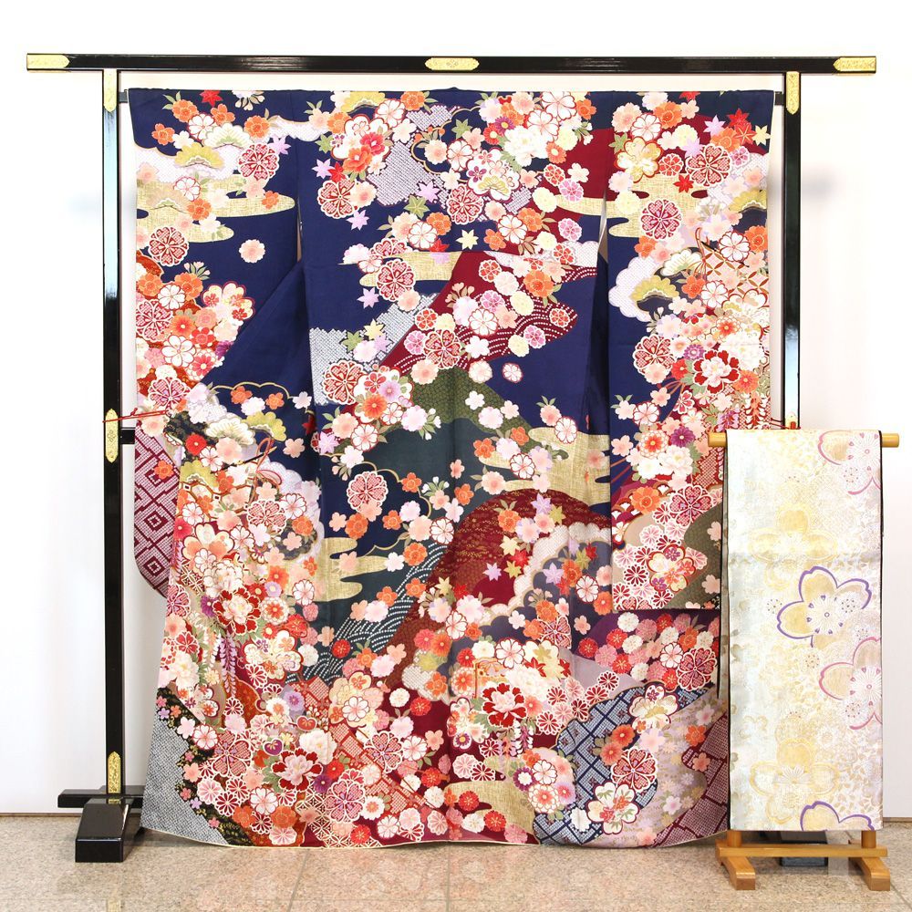 振袖フルセット 6点セット金彩加工 牡丹 桜 紅葉 松 藤 雲取り 貝桶 鞠 