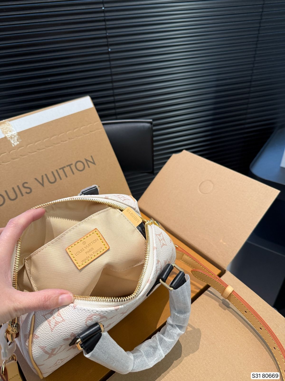 P 1640飛行機の箱付き折りたたみ箱 LV speedy 20砂丘色この