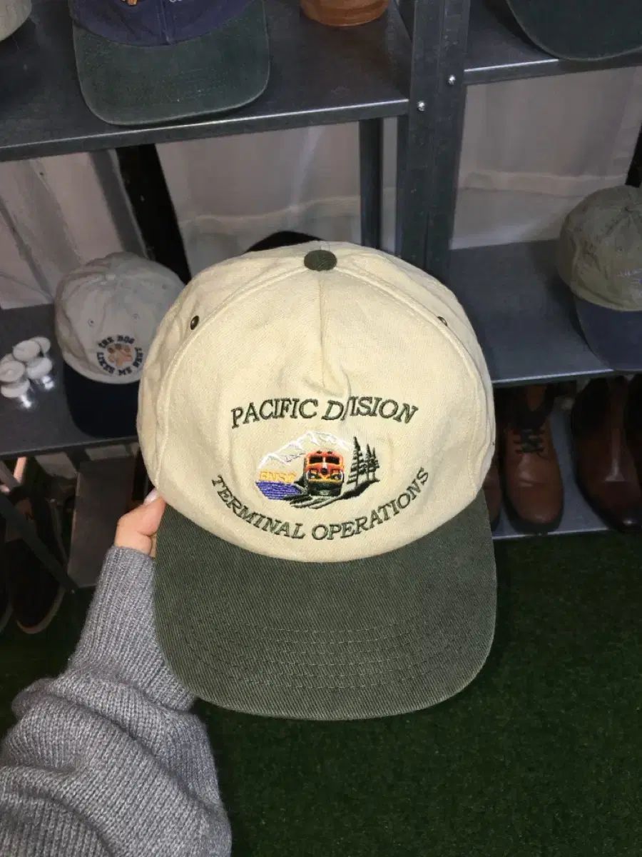【雷市場（ポンジャン）商品韓国直送】 アメリカン ヴィンテージ キャップ アイボリー ディープグリーン