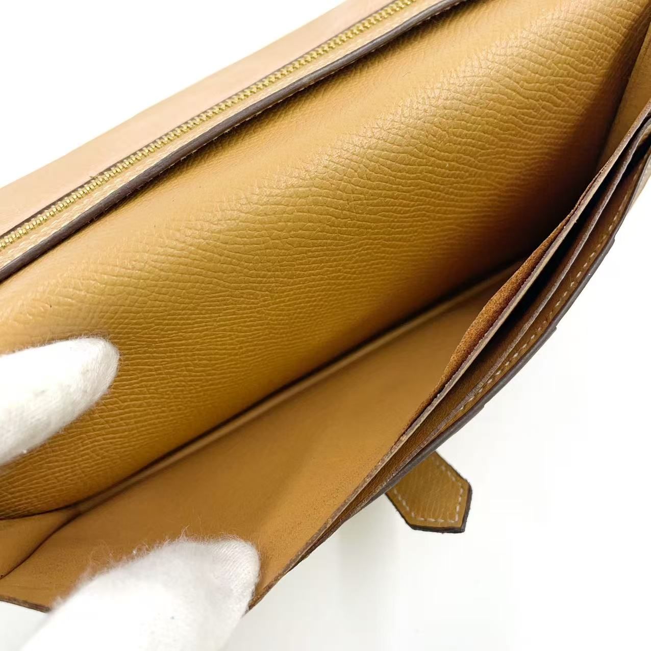 ターコイズブルー×ライトブラウン