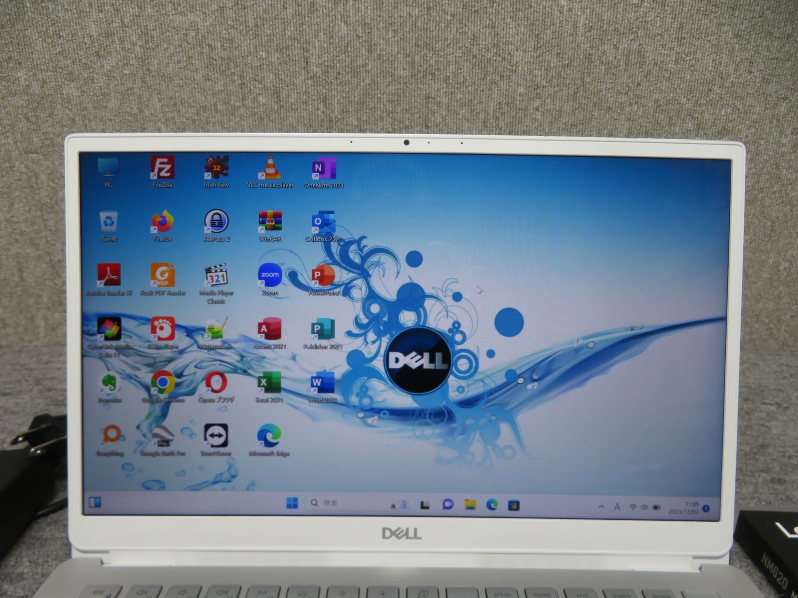 Dell Inspiron 5391 i3 10世代 メモリ4GB/512GB Specs DELL