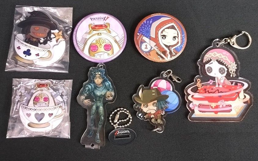 ♡第5人格のグッズ集めてる人向けの出品♡ Identity V 第五人格】グッズ・アクスタ・缶バッジ・周年