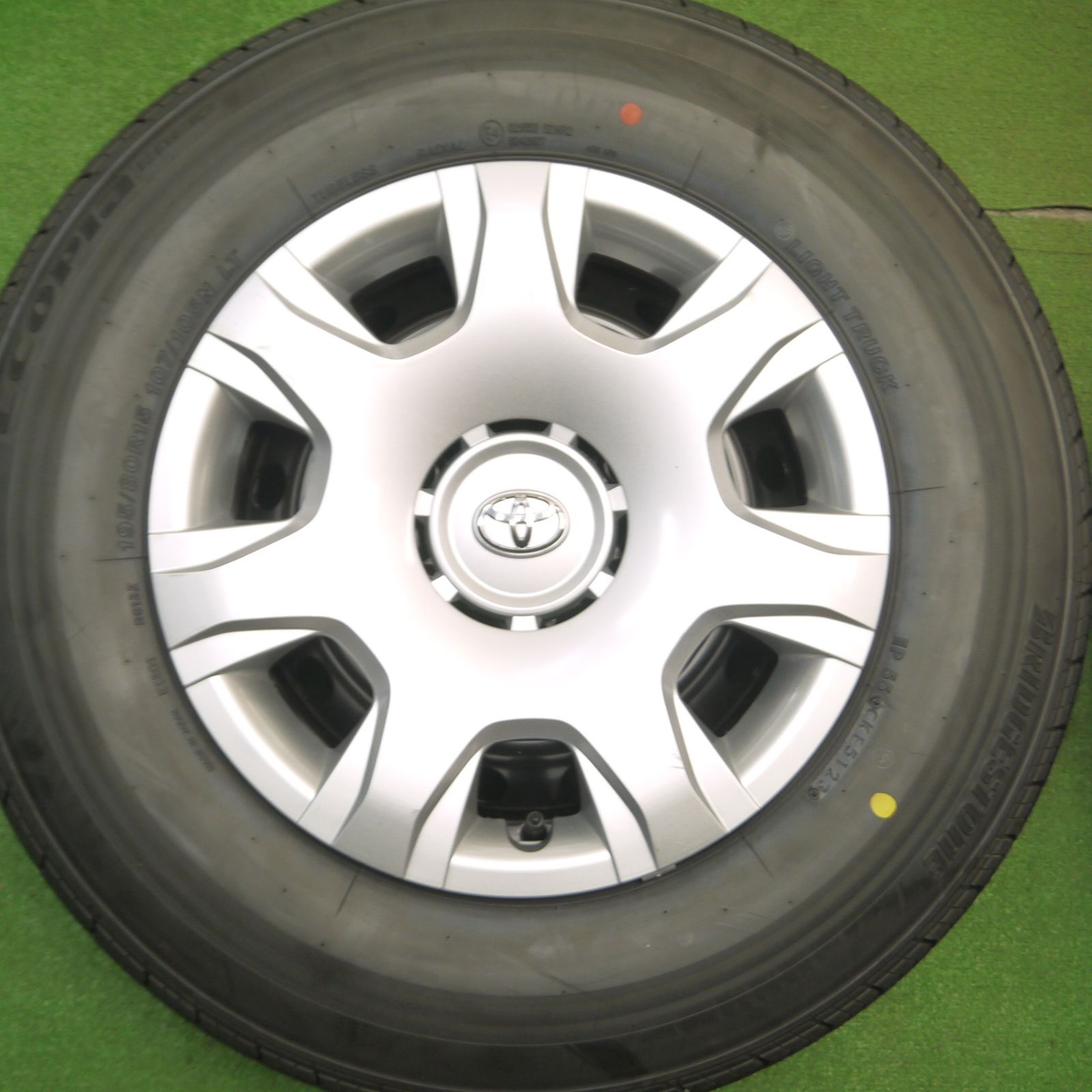 ハイエース 純正 スチールホイール 15インチ エコピア RD613 195/80R15