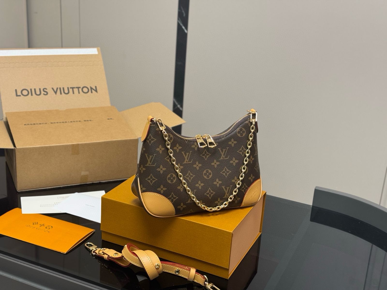 今日 LV Vintage Croissant Bag | LV ヴィンテージ クロワッサンバッグ-WTO輸入3