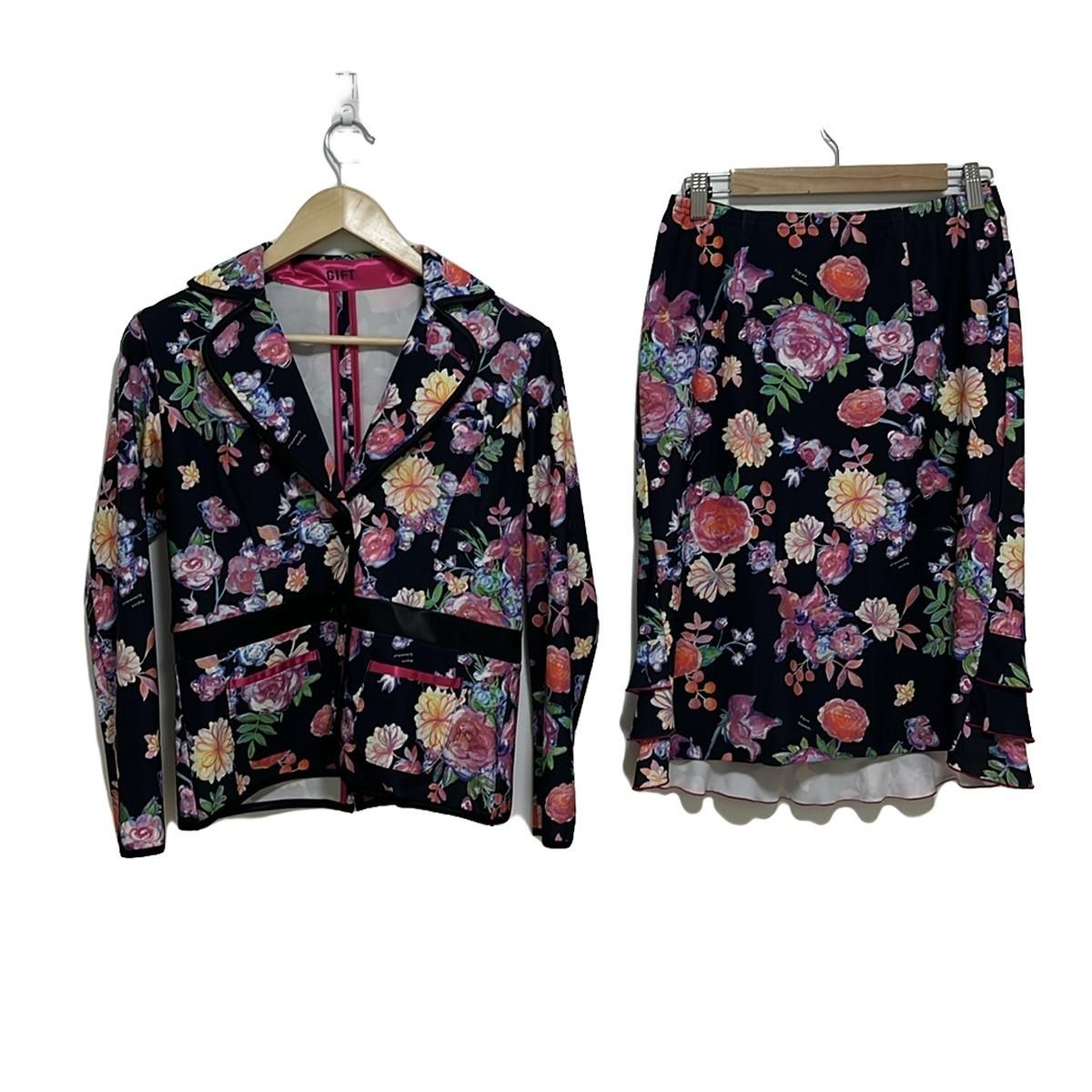 Regina Romantico レジィーナロマンティコ スカートスーツ レディース - ダークネイビー×黒×マルチ 花柄
