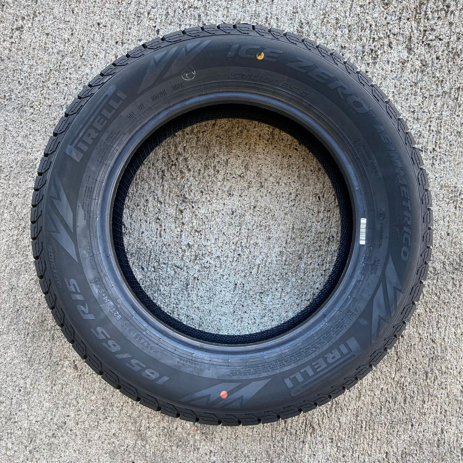 新品 ピレリ アイスゼロアシンメトリコ 185/65R15 スタッドレス 新品 ピレリ アイスゼロアシンメトリコ 185/65R15 スタッドレス