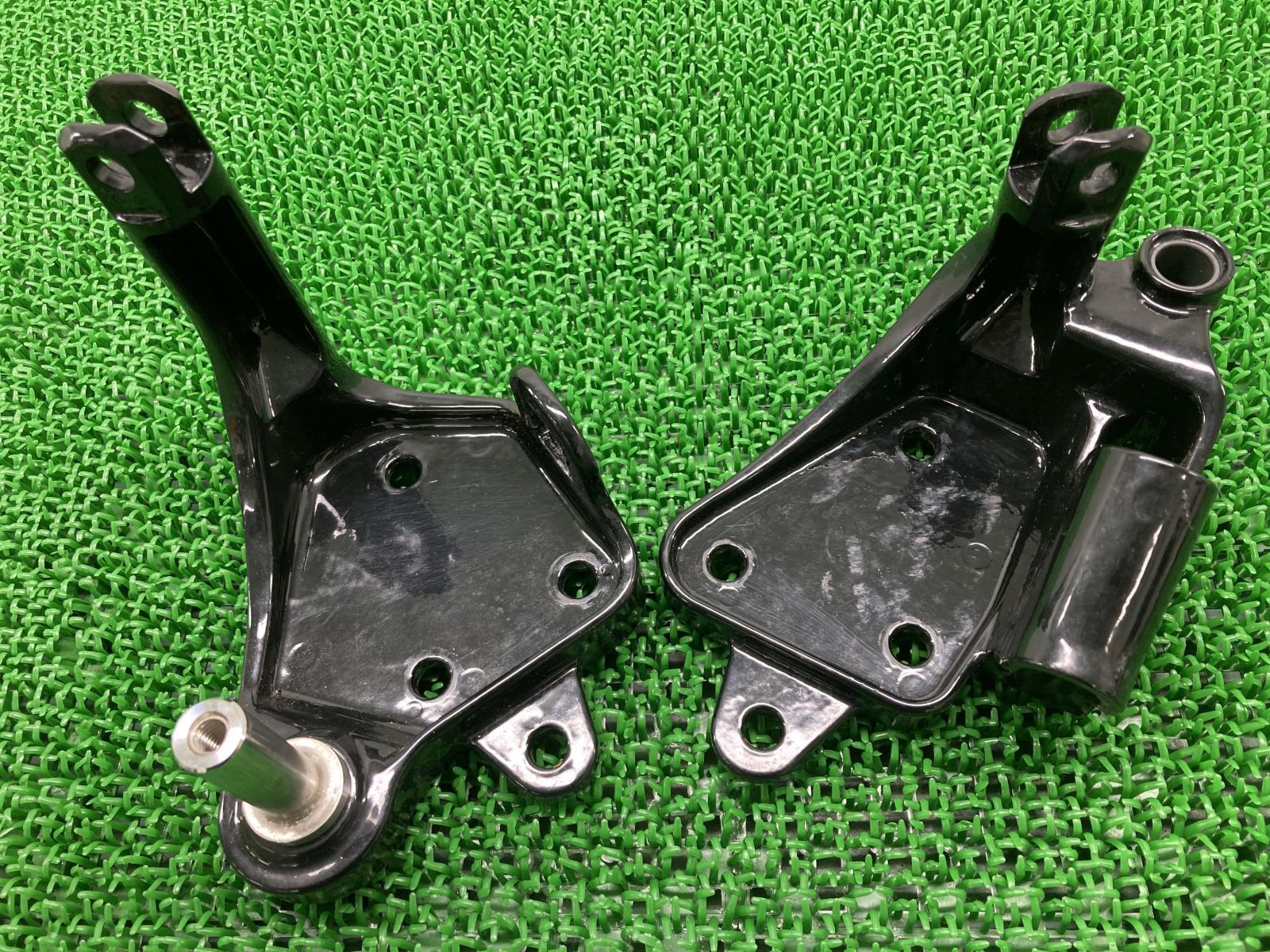 FXSTB1450 ステップホルダー 左右 5HD1BTY113Y080*** ハーレー 純正 中古 2003年式外し ナイトトレイン ソフテイル 曲がり無し 品薄