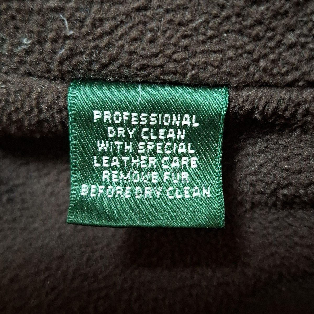 ダークブラウン 秋