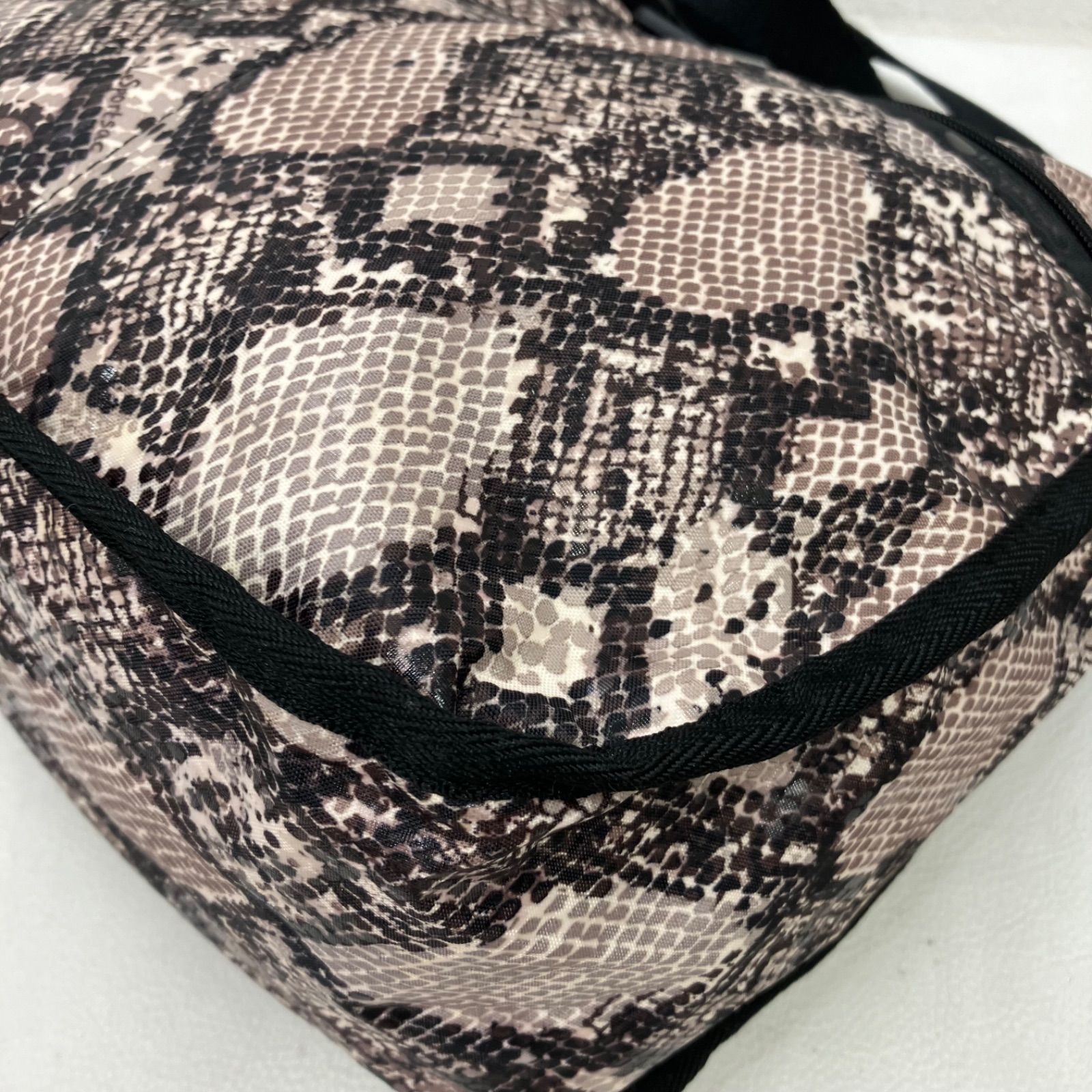 4659 LeSportsac レスポートサック 2way ショルダーバッグ パイソン柄