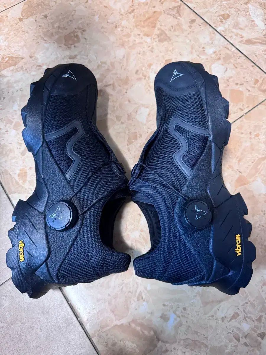 ミナ迷ルブラック