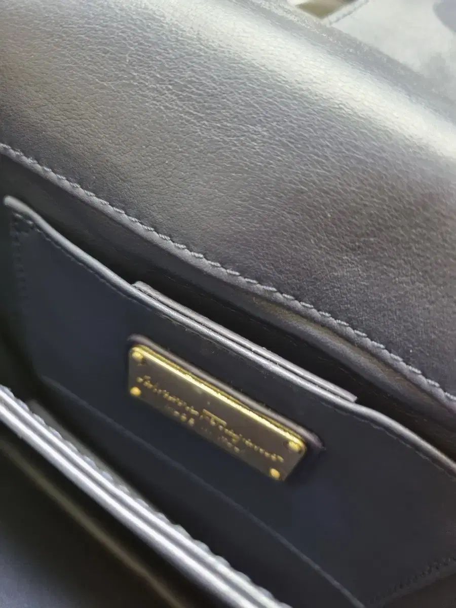 フェラガモ クロスチェーンバッグ