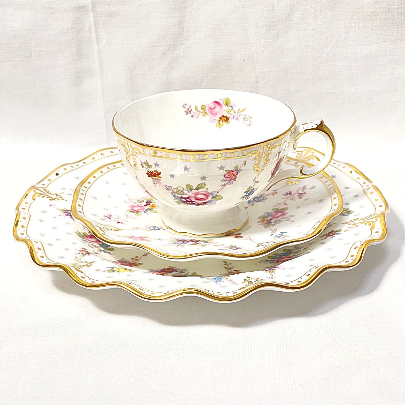 ロイヤルクラウンダービー　ロイヤルアントワネット 20cm プレート Amazon.co.jp: ロイヤルクラウンダービー (ROYAL CROWN DERBY