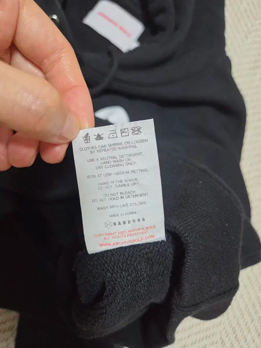 ARCHIVE BOLD(アーカイブボールド) クロップド フード付きTシャツ ARCHIVE BOLD(アーカイブボールド) 939 ロゴ クロップド フード