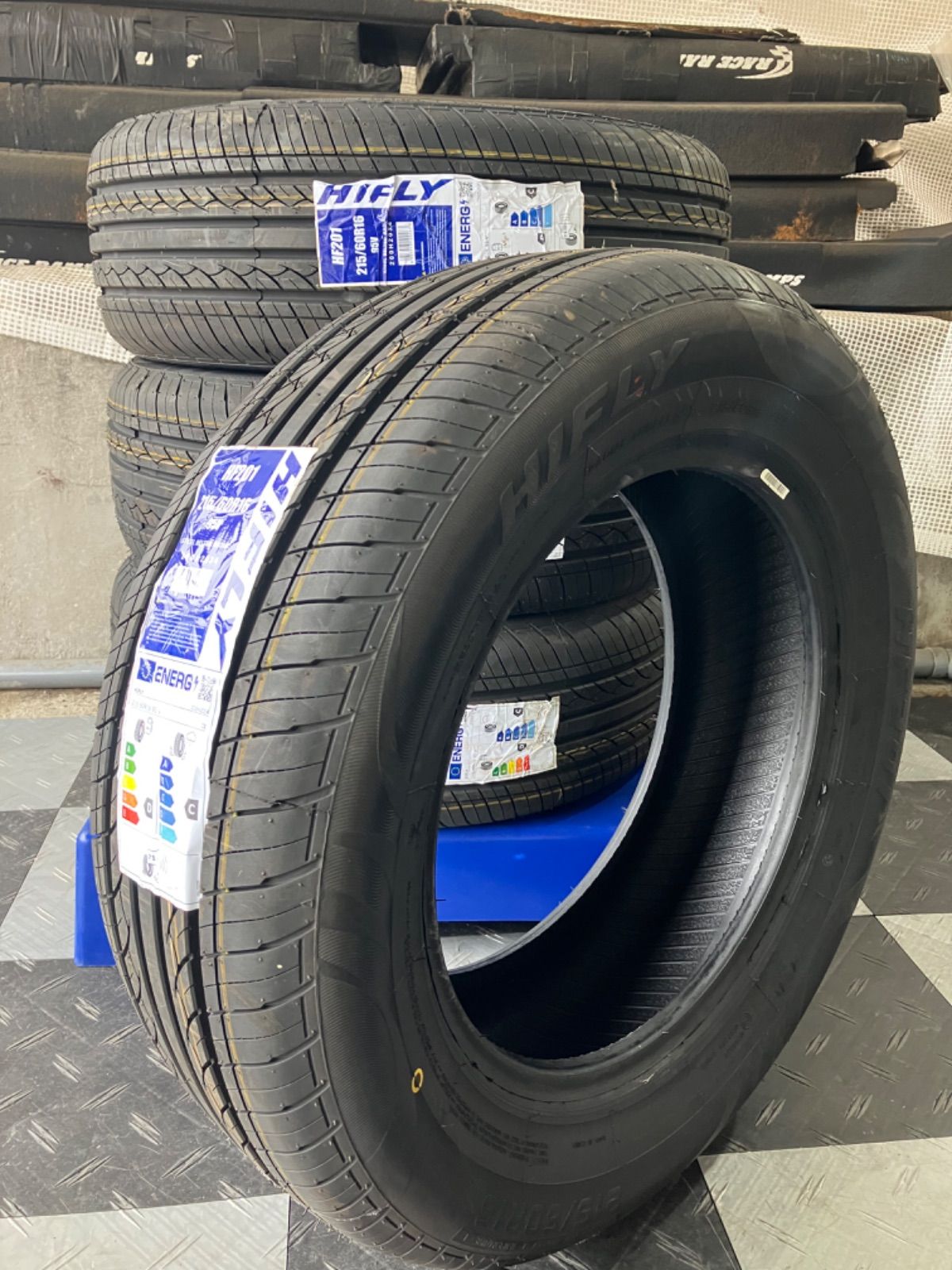 新品人気SALE新品未使用　215/65R16 98H HIFLY HF201 サマータイヤ タイヤ・ホイール