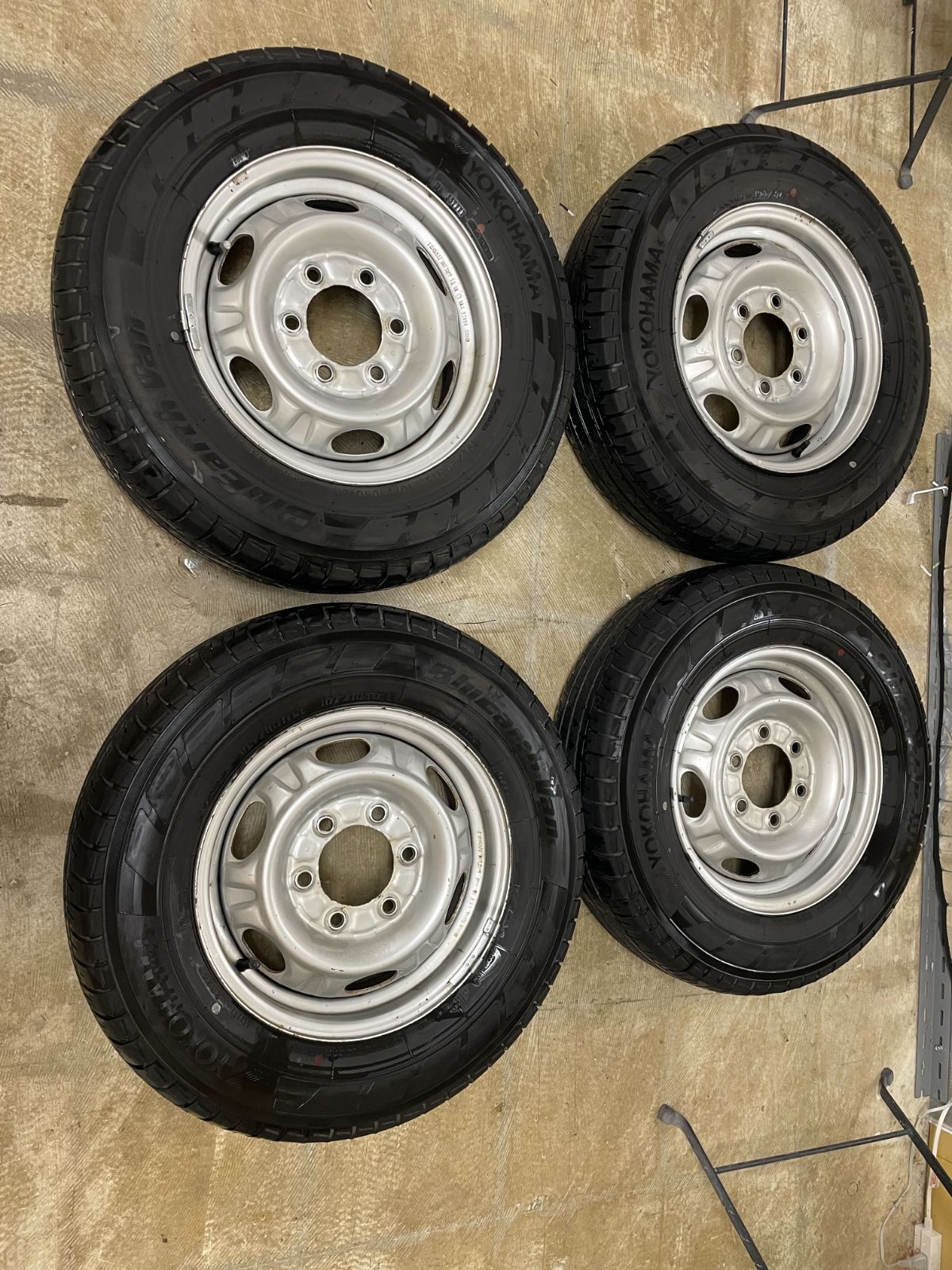 キャラバン ホイール付きタイヤ 15インチ 4本セット