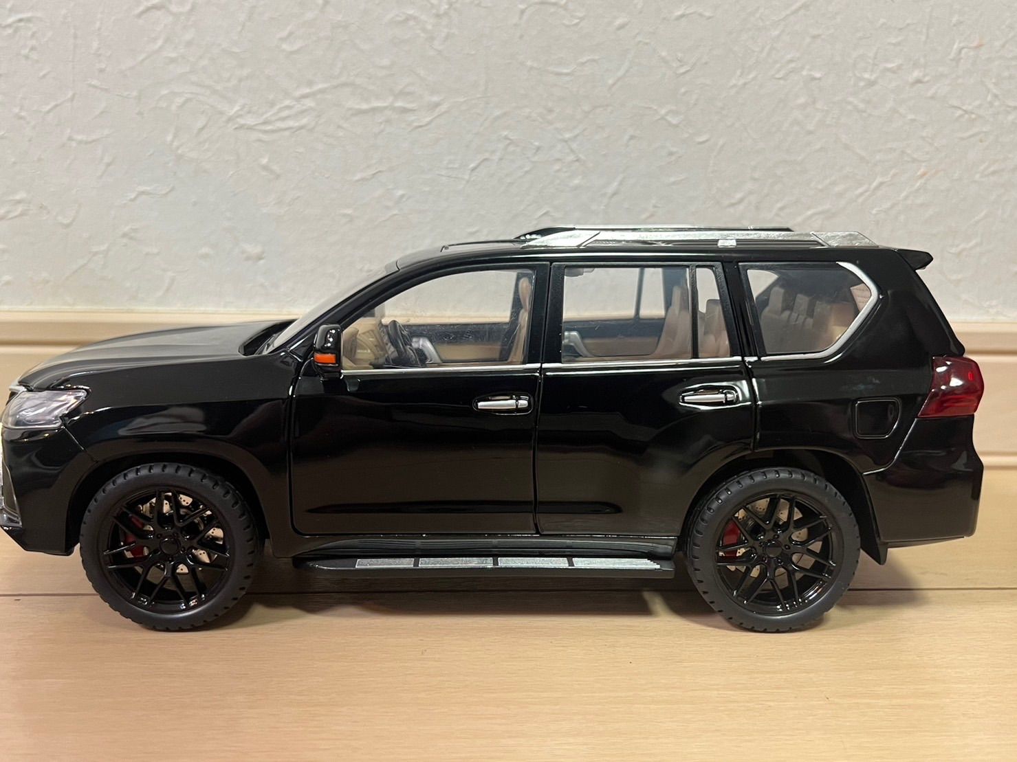 レクサス LX570 ミニカー 1/18 ブラック H139 再入荷】レクサス LX570 ミニカー 1/18 ブラック H139 - メルカリ
