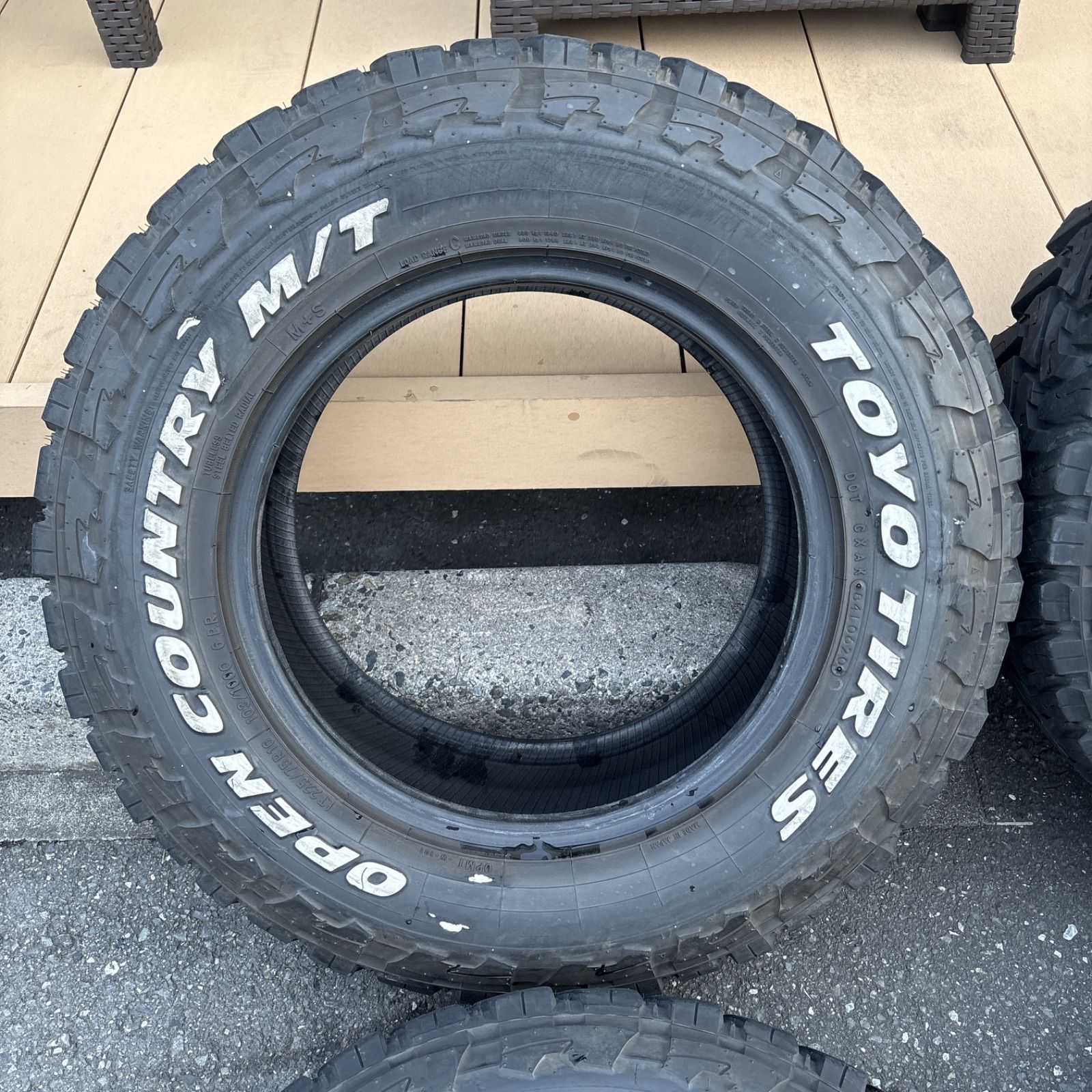 バリ溝 TOYO TIRE トーヨータイヤ OPEN COUNTRY オープンカントリー 225 75R16 4本セット ホワイトレター