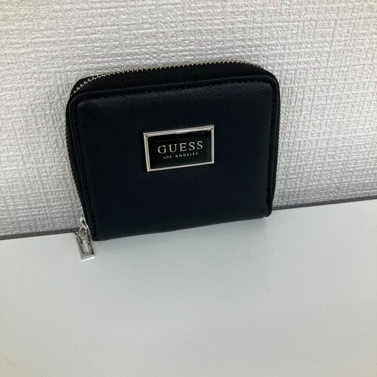 NG167 B204-T20-644 GUESS 二つ折り財布 小銭入れ付き 人気 定番 メンズレディース兼用 ブラック