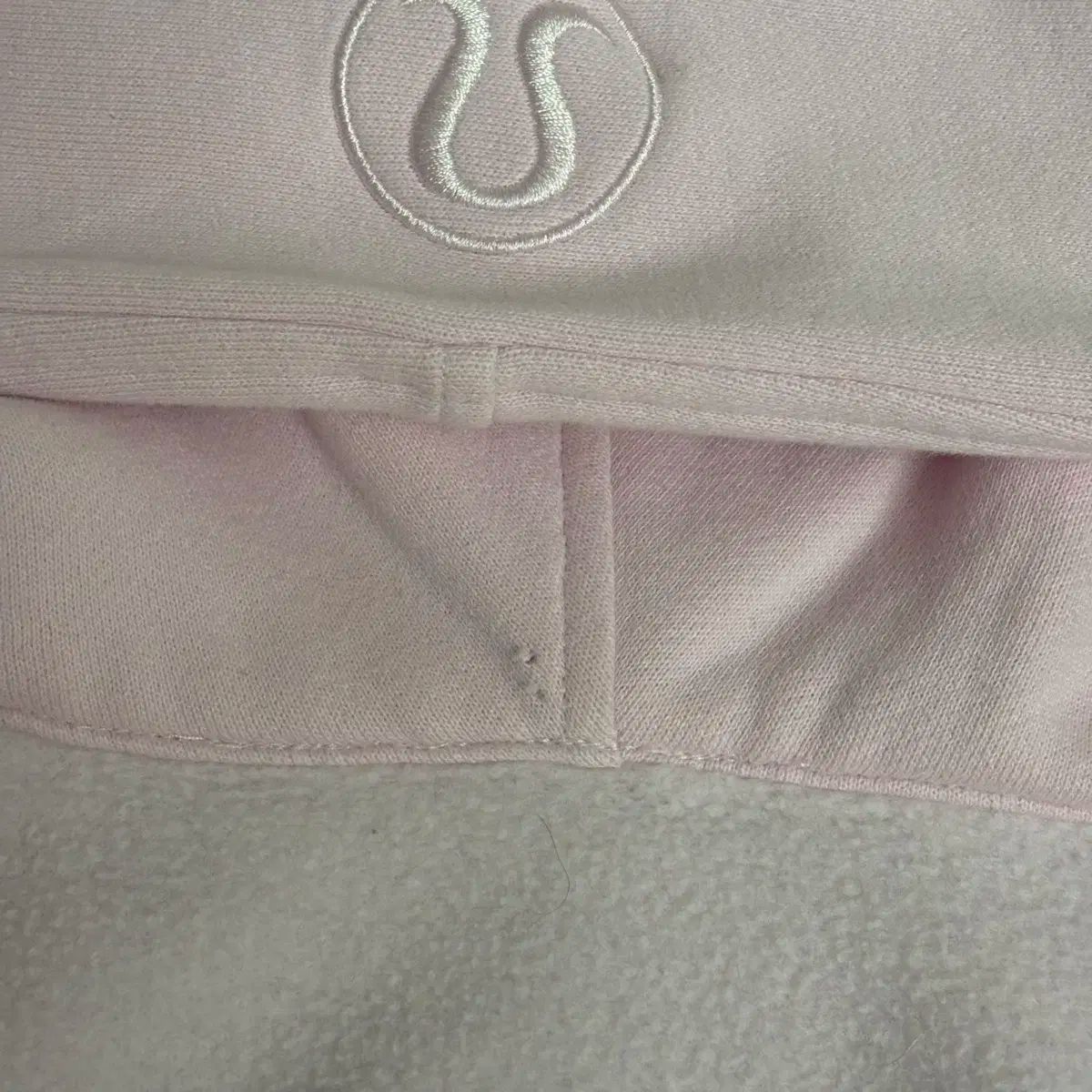 L lululemon
