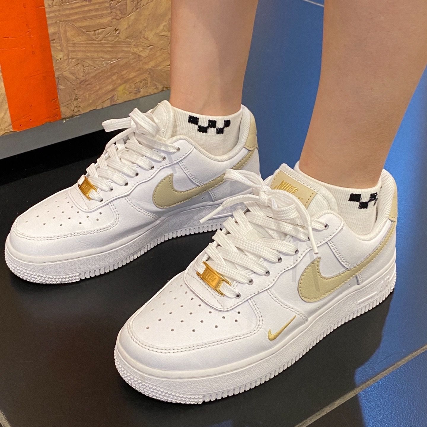 新品NIKE WMNS AIR FORCE 1 LOW スニーカー エッセンシャル ベージュ メンズ レディース 男女兼用 CZ0270-105