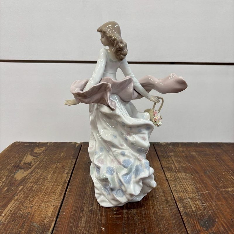 リヤドロ　LLADRO 春のお庭にかえって　絶版品　コレクション　置物オブジェ 送料無料 【訳あり】【個数限定】 LLADRO リヤドロ 春の輝き