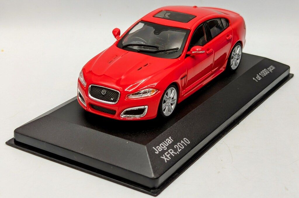 ModelCarWorld 1/43WHITEBOX Jaguar XFR 2010(レッド)