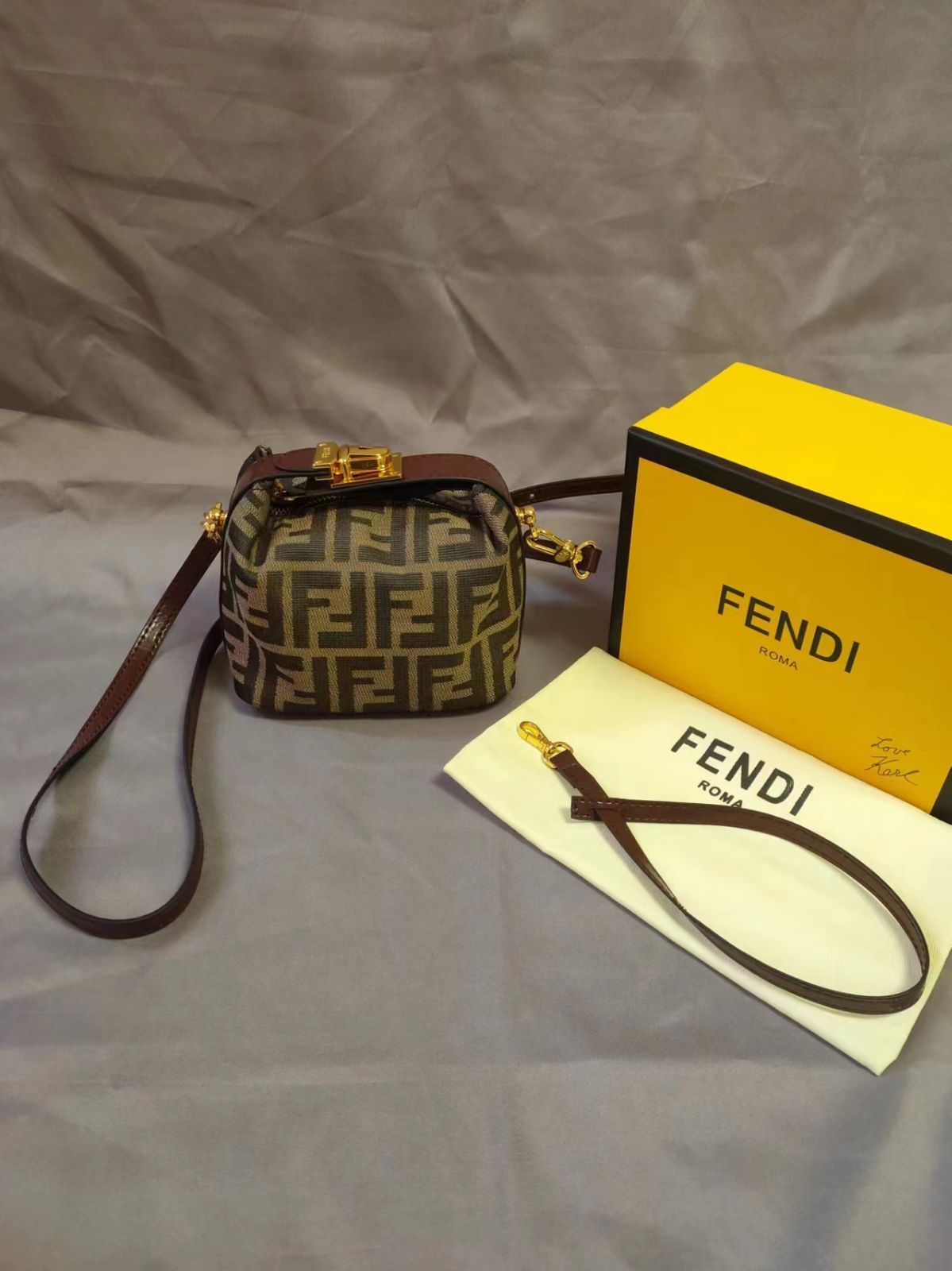 FENDI フェンディ バニティ ポーチ ズッカ柄 ミニ マイクロ - メルカリ