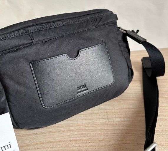 AMI PARIS ロゴ キャンバス クロスボディバッグ