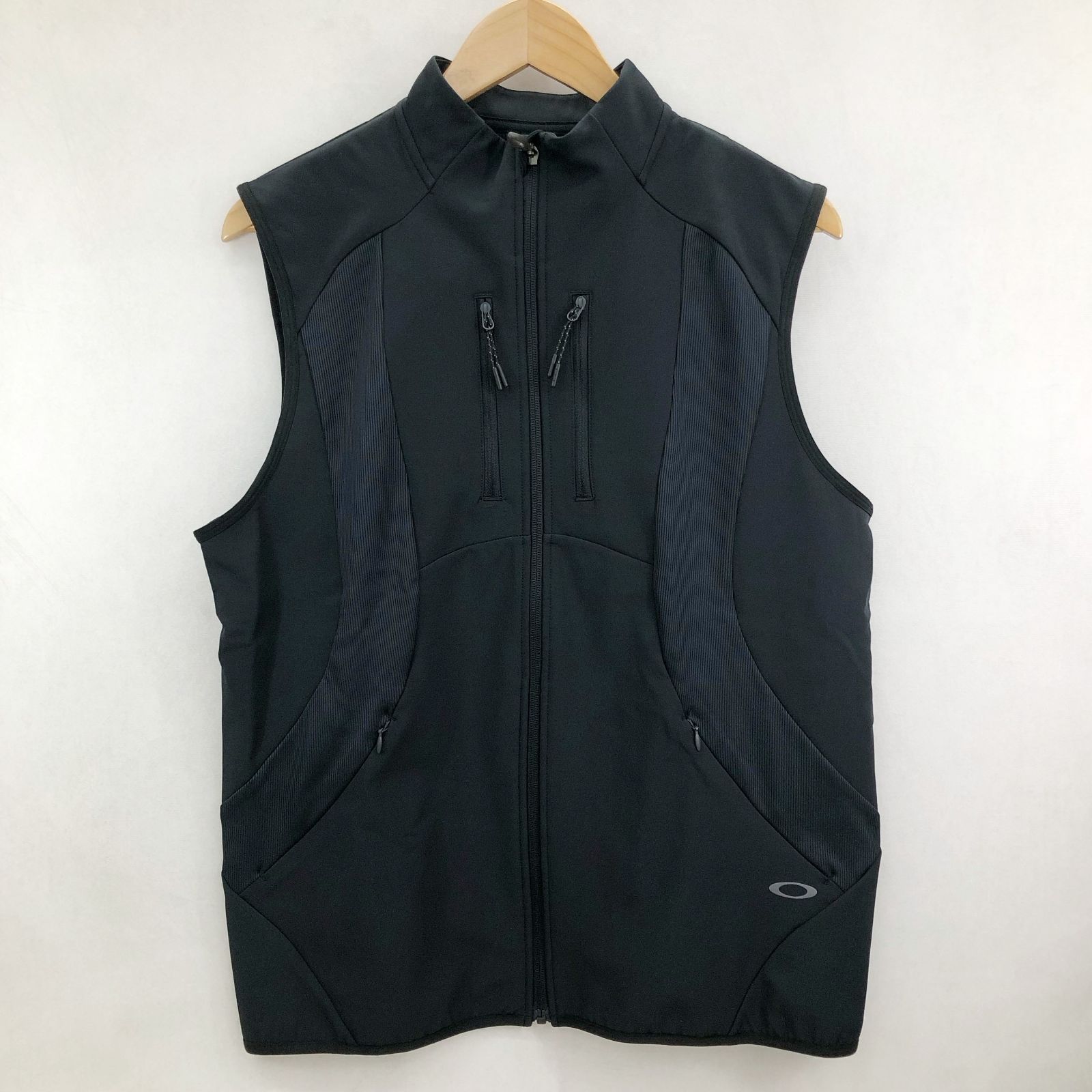 OAKLEY LATITUDE ARC ベスト Oakley Latitude Arc Vest - Blackout | Oakley® US