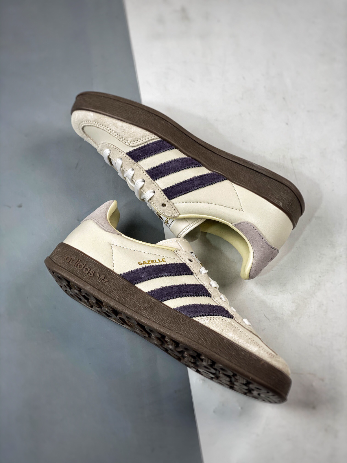 新品未使用 EMMI × ADIDAS ORIGINALS GAZELLE INDOOR OFF-WHITE/AURORA BLACK/GUM IH8548 エミ × アディダス オリジナルス ガゼル インドア オフホワイト/オーロラブラック/ガム