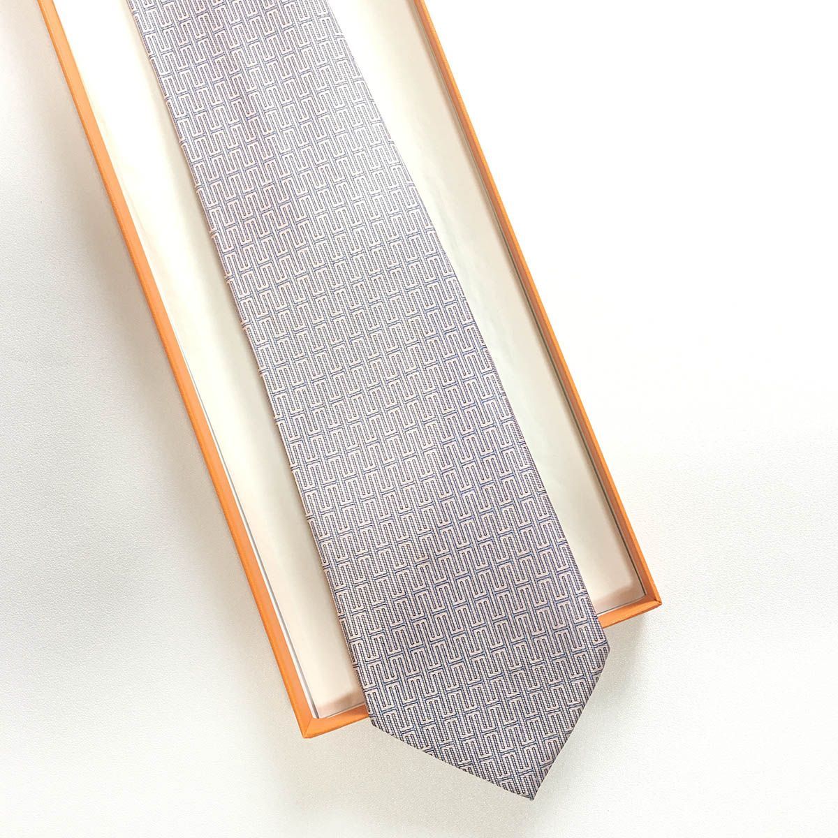 美品 エルメス HERMES ネクタイ シルク100% フランス製 ドット柄 HERMES - 美品 エルメス HERMES ネクタイ シルク100% フランス製